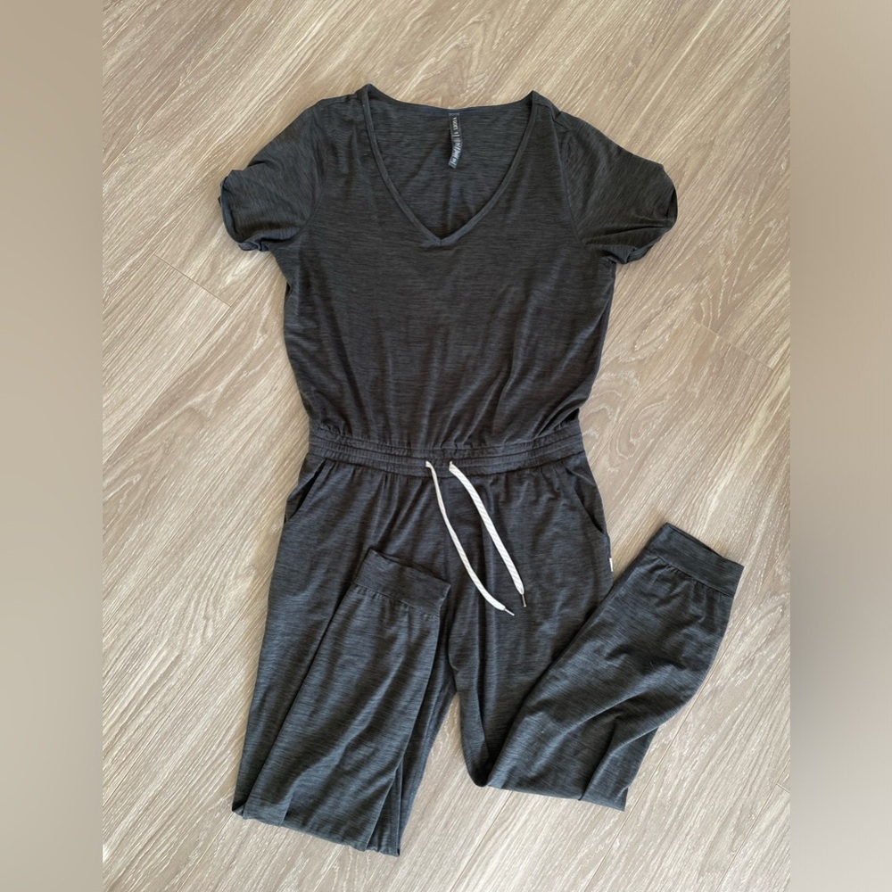 Vuori Women’s All Day Short Sleeve Jumpsuit Grey Sz XL EUC - Picture 5 of 9